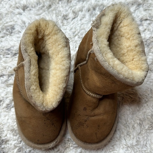 size 6 girls UGG Merino leather purely UGGs in good used condition - Picture 6 of 10